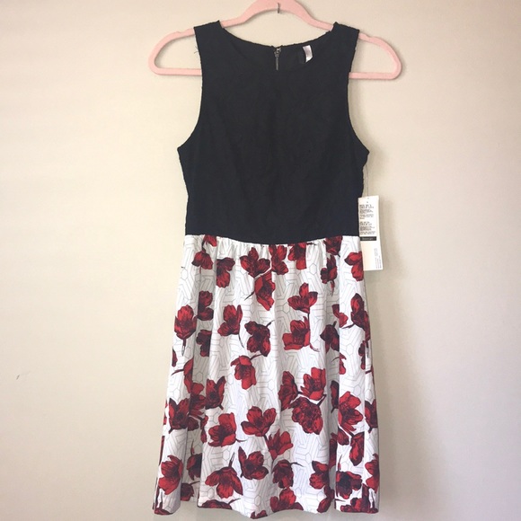 Kensie Dresses & Skirts - NWT Kensie Black Lace and Red Poppy Dress, Size XS